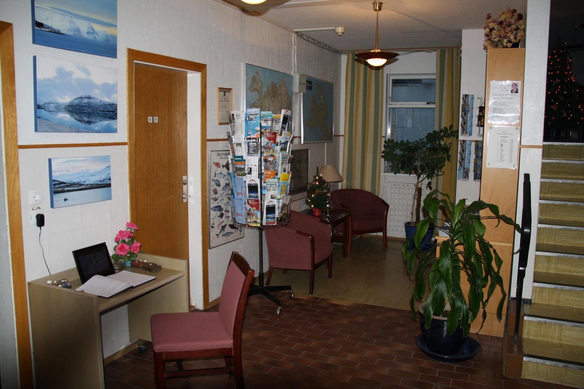 Reykjanes Hostel Luaran gambar